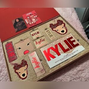 KYLIE JENNERS RARE SOLD OUT XMAS “HAPPY HOLIDAYS DEER” FULL PR COLLECTION